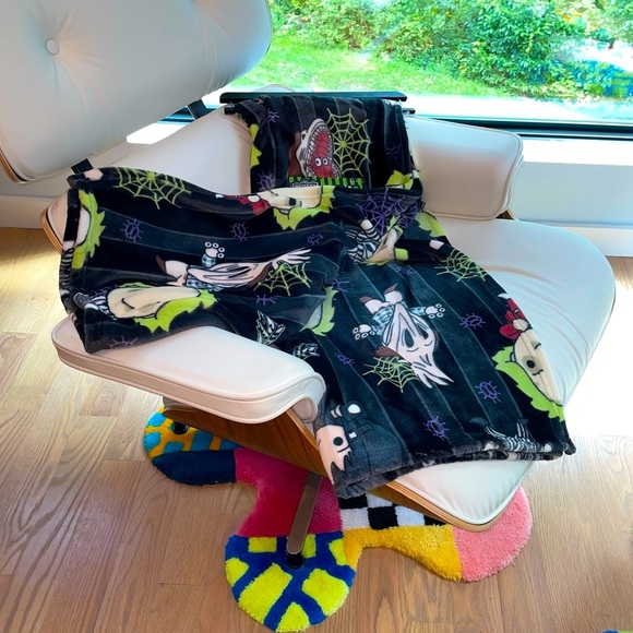 🖤🪲 BEETLEJUICE SOFT PLUSH BLANKET 🪲🖤 - Picture 1 of 3